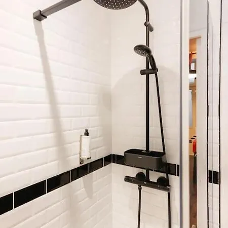 Montmartre Rue Des Martyrs Loft With Ac, 4-7 Peo * Paris
