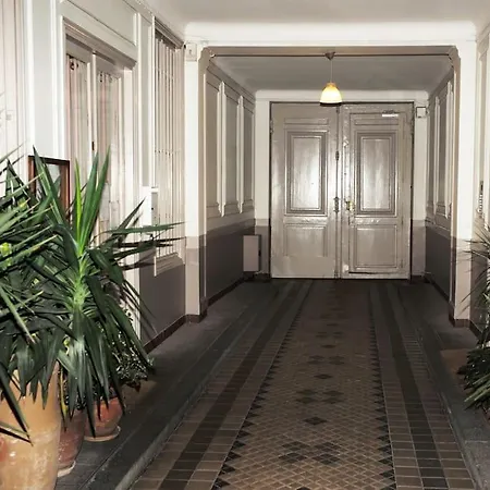 Montmartre Rue Des Martyrs Loft With Ac, 4-7 Peo Apartment Paris