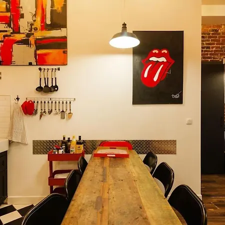 Montmartre Rue Des Martyrs Loft With Ac, 4-7 Peo *