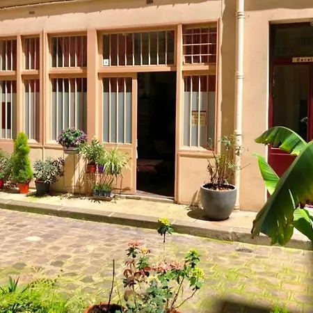 Montmartre Rue Des Martyrs Loft With Ac, 4-7 Peo Apartment