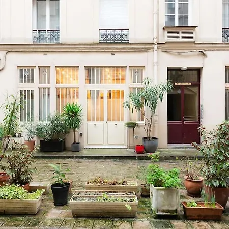 Apartment Montmartre Rue Des Martyrs Loft With Ac, 4-7 Peo
